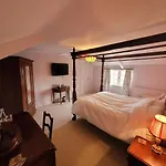 לינה וארוחת בוקר Burton Grange בורוברידג'